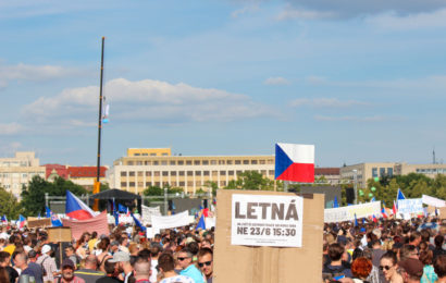 Demonstrace na Letné
